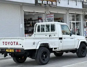Toyota Land Cruiser 2007 White