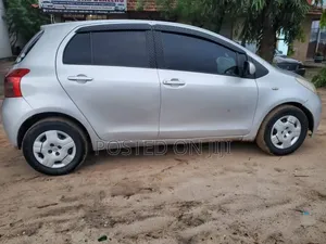 Toyota Vitz 2005 Silver
