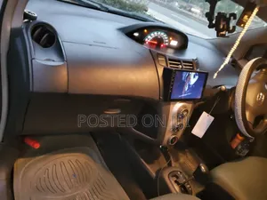 Toyota Vitz 2005 Silver
