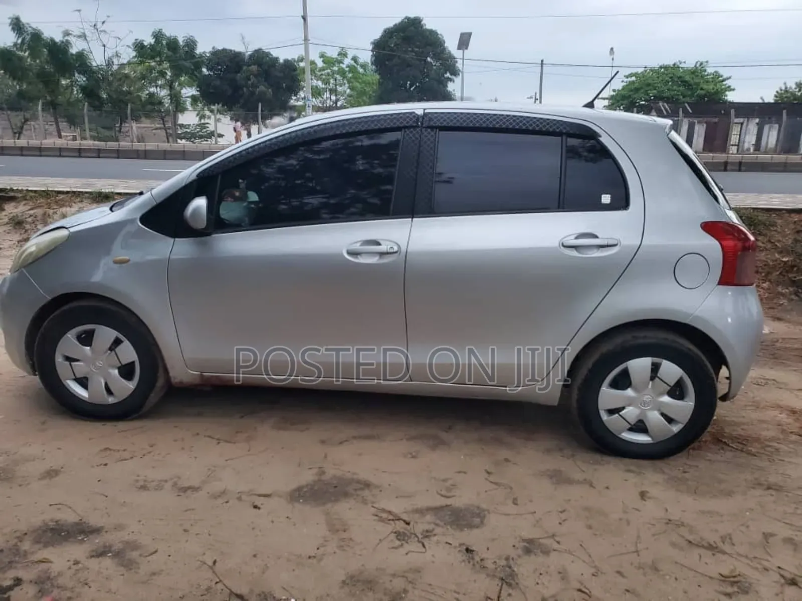 Toyota Vitz 2005 Silver