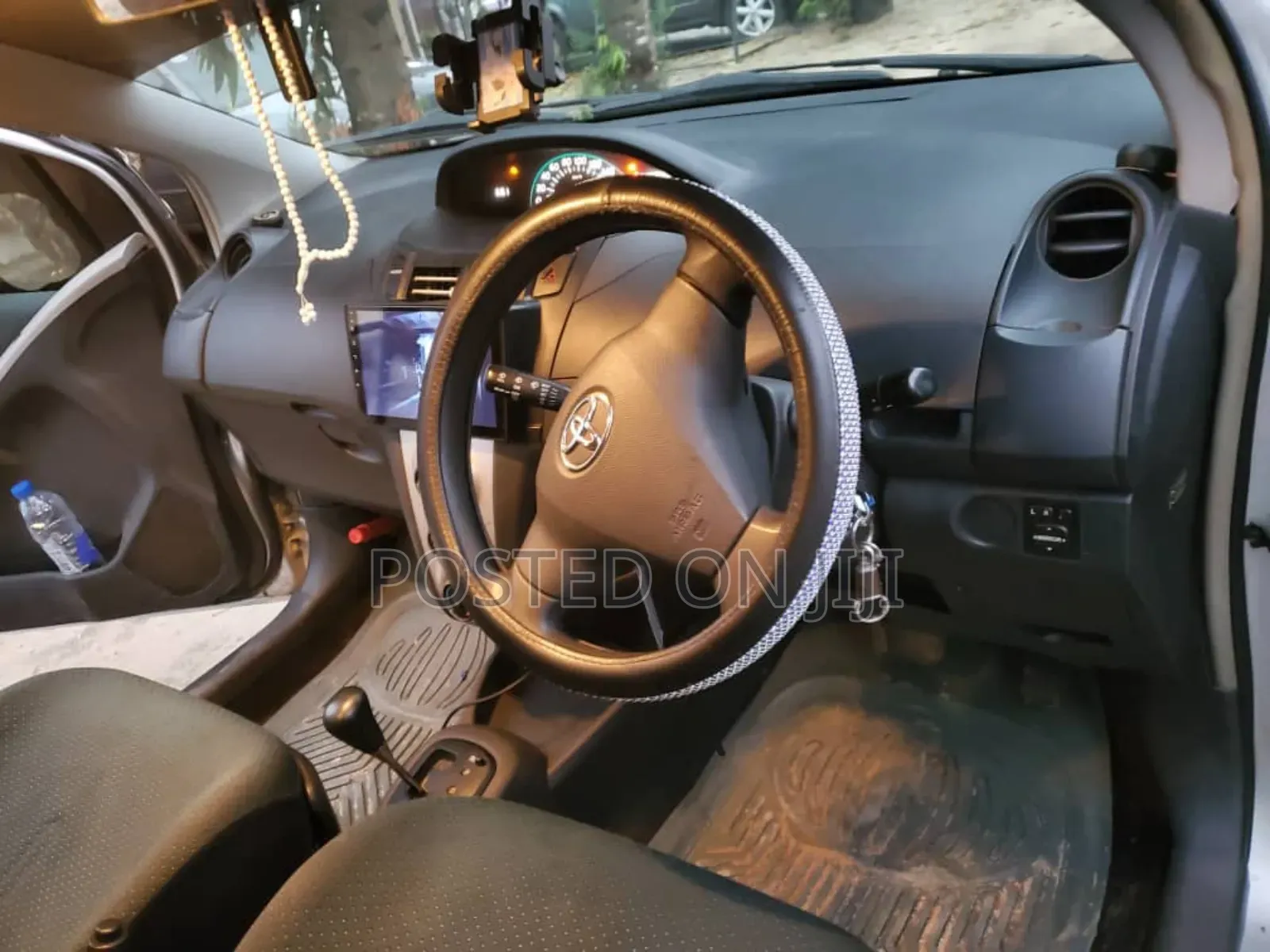 Toyota Vitz 2005 Silver