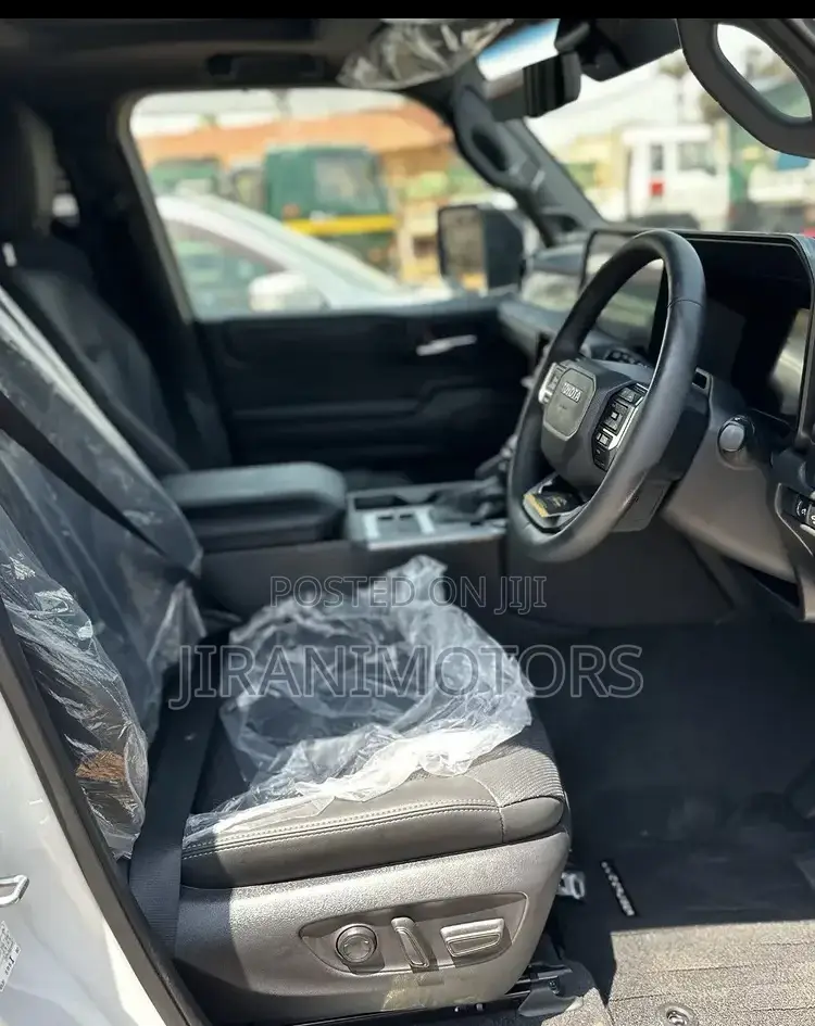 New Toyota Land Cruiser Prado 2.8 2024 White
