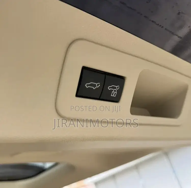 Toyota Land Cruiser LC300 2023 Blue