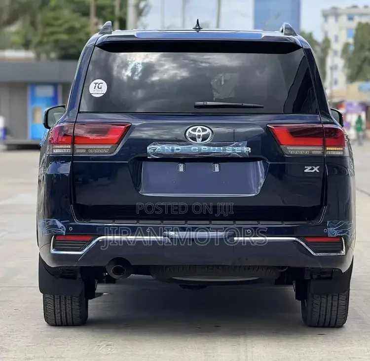 Toyota Land Cruiser LC300 2023 Blue