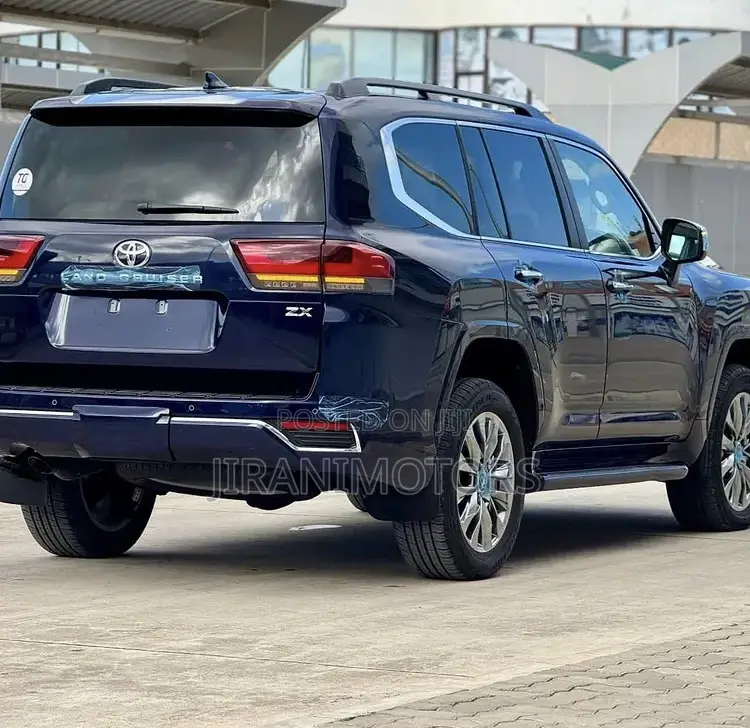 Toyota Land Cruiser LC300 2023 Blue