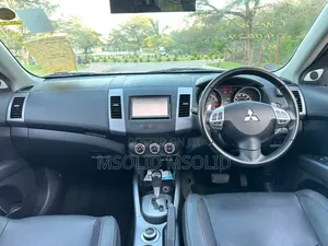 Mitsubishi Outlander 2012 Black
