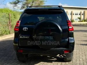 Toyota Land Cruiser Prado 2023 Black