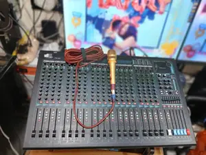 Electric Music Mixer 24 Chanel (Kawaida)