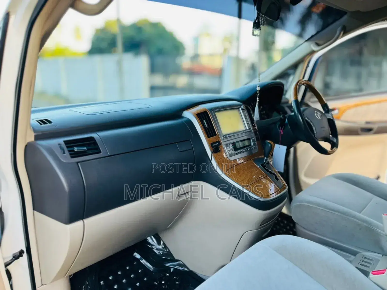 Toyota Alphard 3.0 Petrol AWD 2005 White