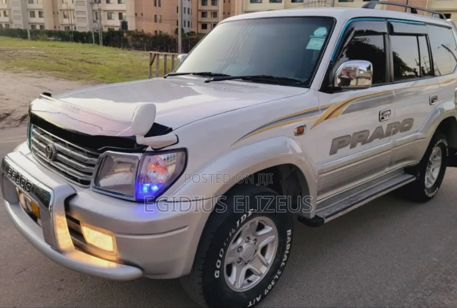 Toyota Land Cruiser Prado 2000 White