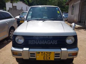 Mitsubishi Pajero Junior 1998 Silver