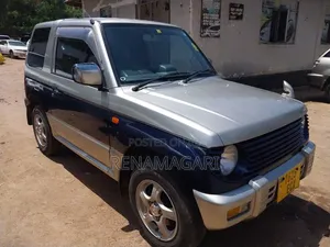 Mitsubishi Pajero Junior 1998 Silver