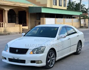 Toyota Crown 2006 White