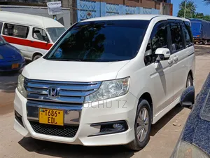 Honda Stepwgn 2010 White