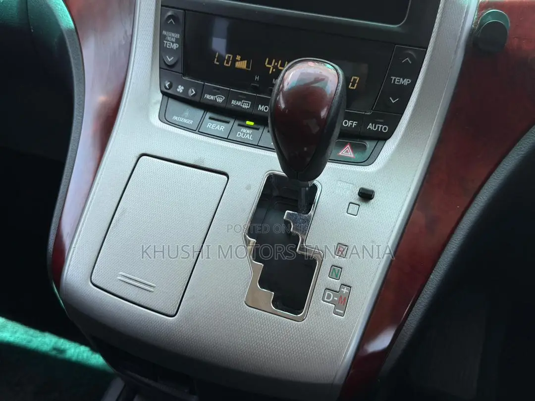 Toyota Alphard 2.4 Petrol FWD 2008 White