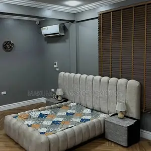 Luxury Bed Size 5/6 With It's Bedsides