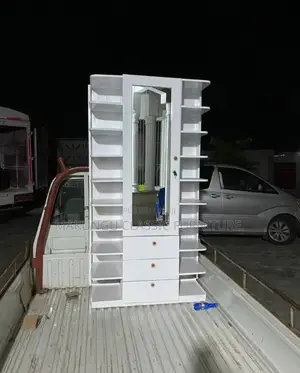 Hand Racks With Dressing Table Side