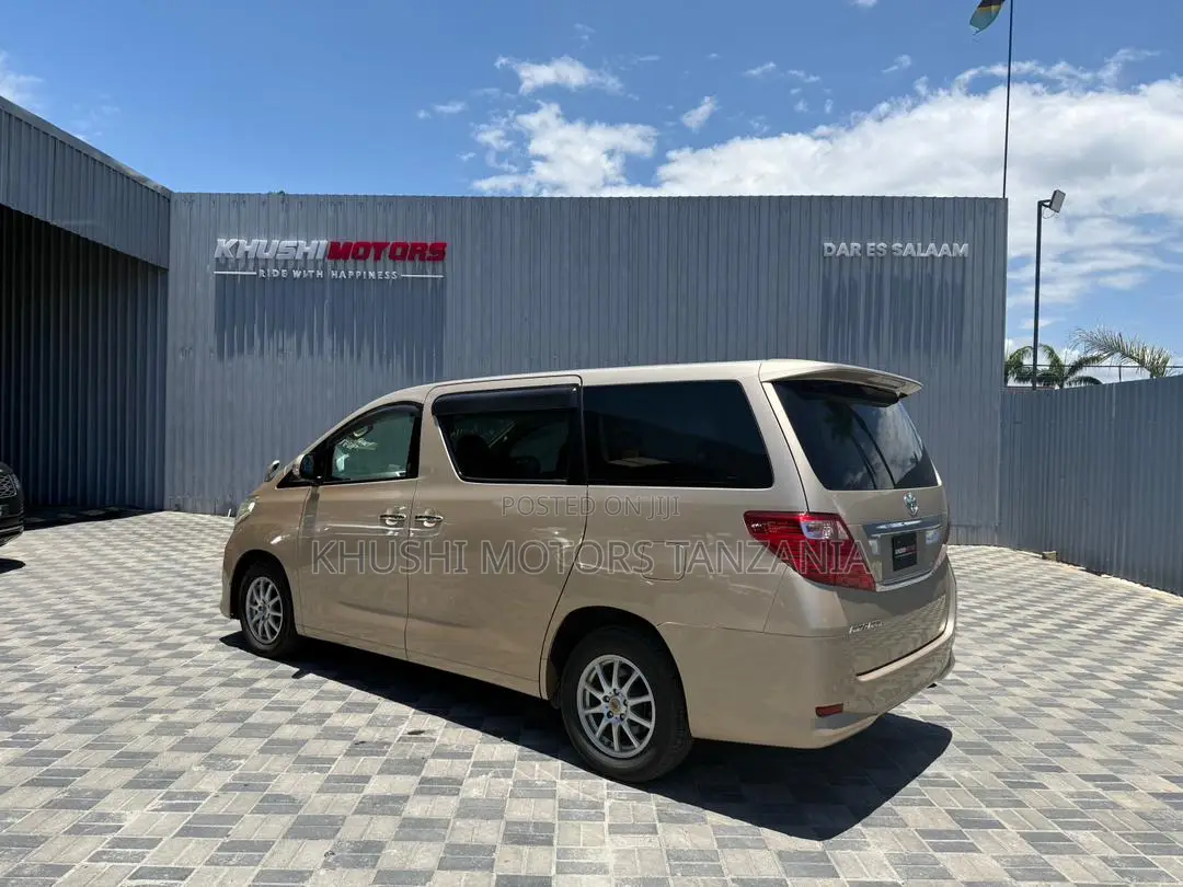 Toyota Alphard 2010 Gold