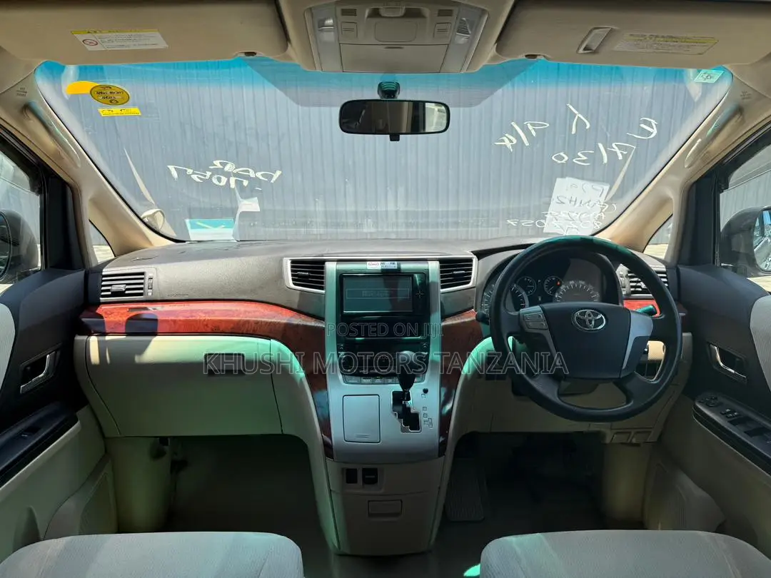 Toyota Alphard 2010 Gold