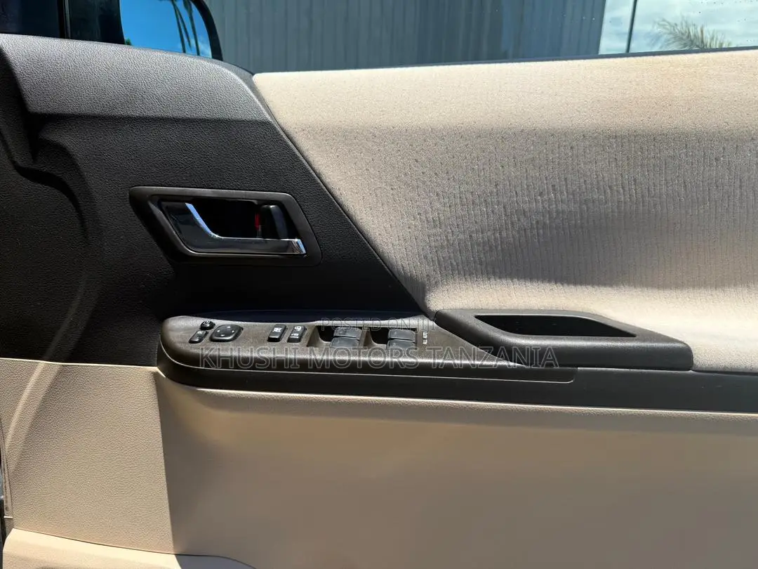 Toyota Alphard 2010 Gold