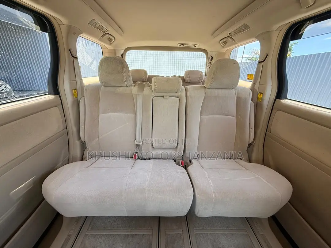 Toyota Alphard 2010 Gold