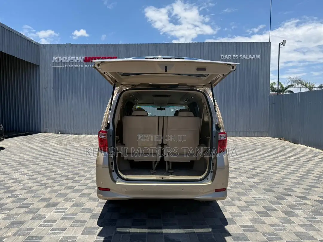 Toyota Alphard 2010 Gold