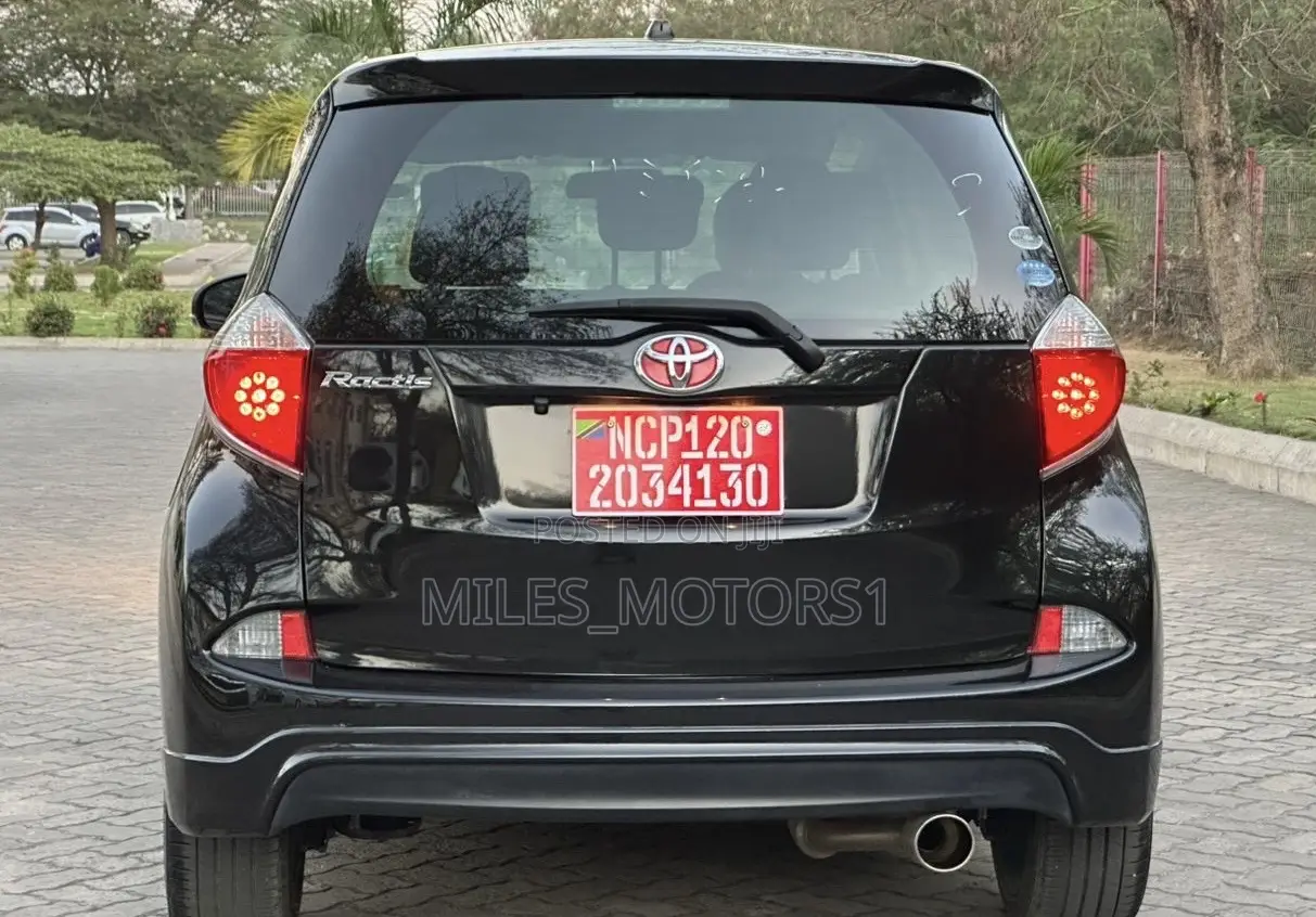 Toyota Ractis 2010 Black