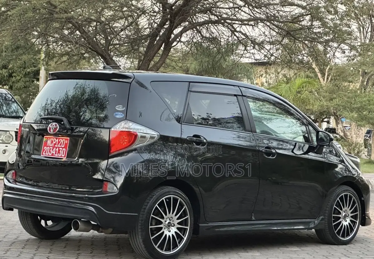 Toyota Ractis 2010 Black