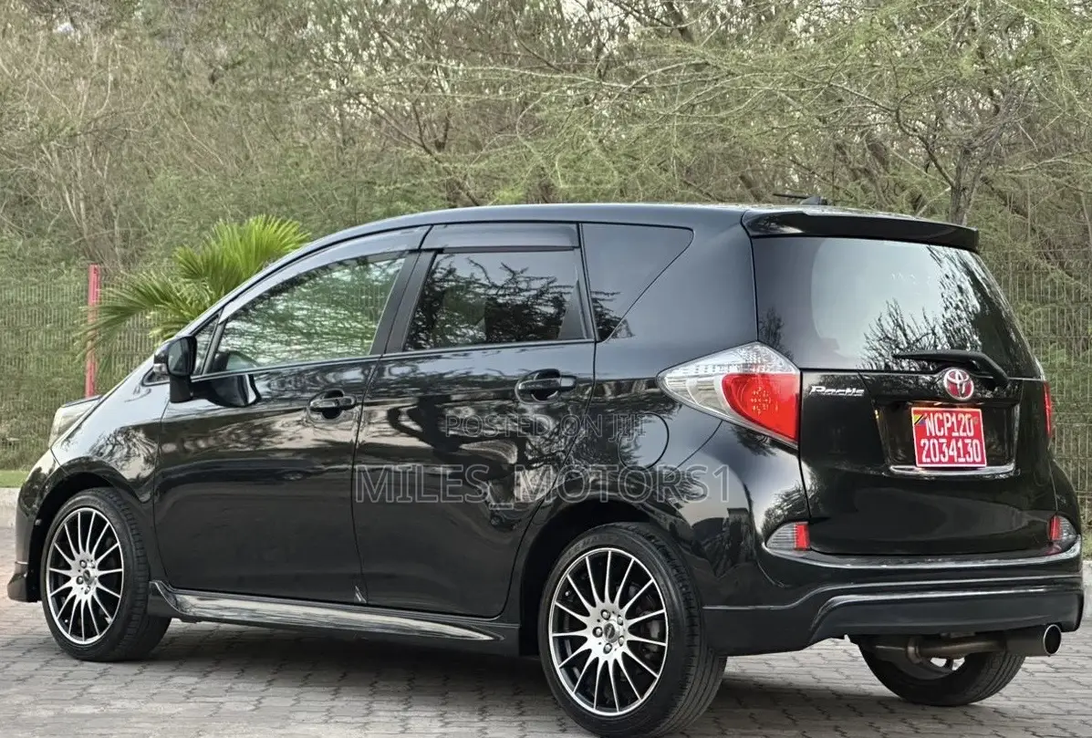 Toyota Ractis 2010 Black
