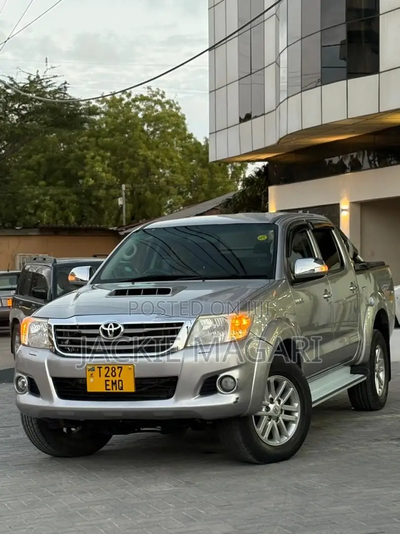 Toyota Hilux 2015 Silver