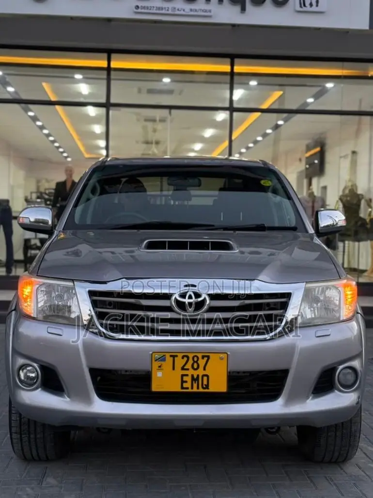 Toyota Hilux 2015 Silver
