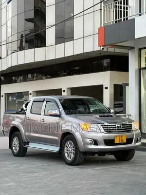 Toyota Hilux 2015 Silver