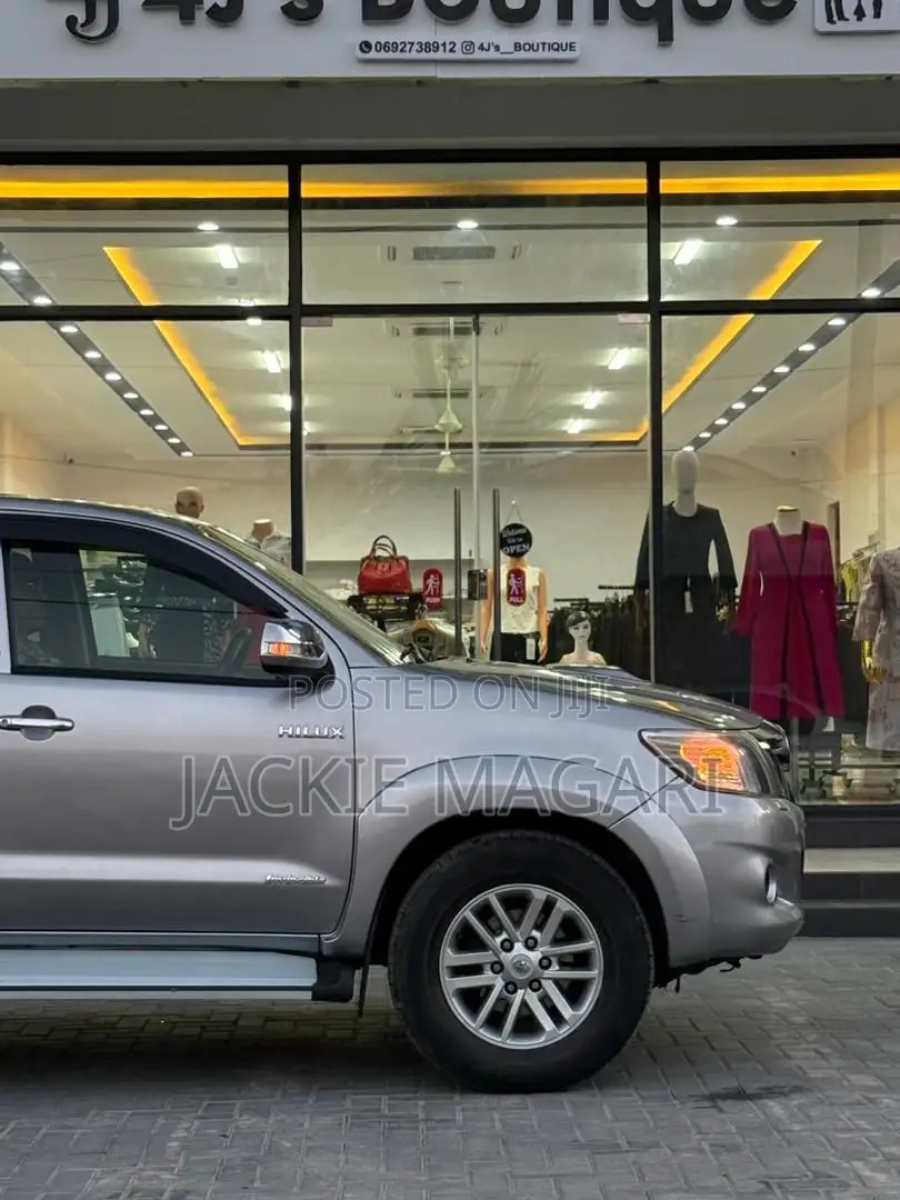 Toyota Hilux 2015 Silver