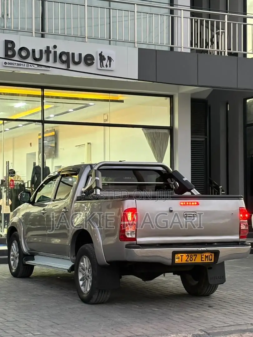 Toyota Hilux 2015 Silver