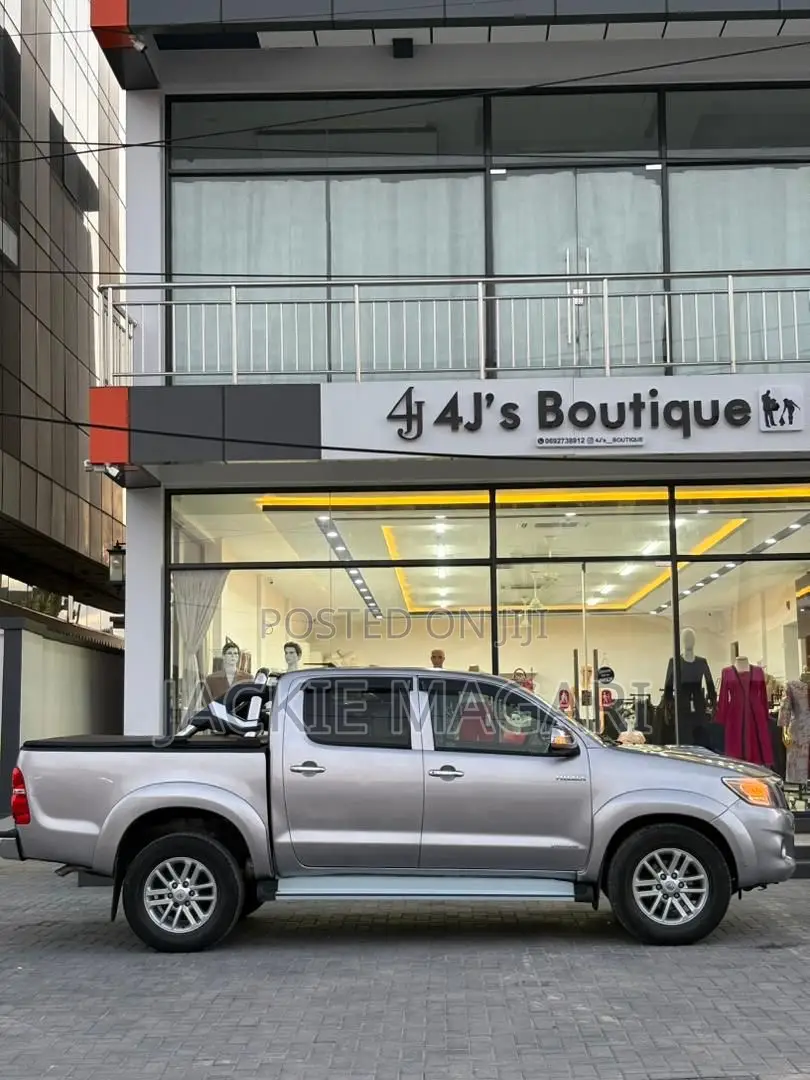 Toyota Hilux 2015 Silver