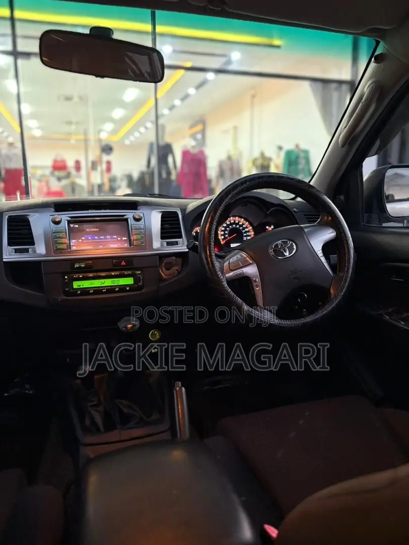 Toyota Hilux 2015 Silver