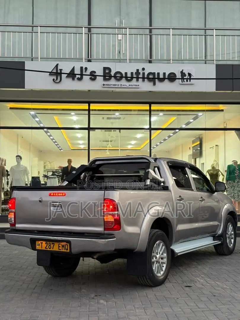 Toyota Hilux 2015 Silver