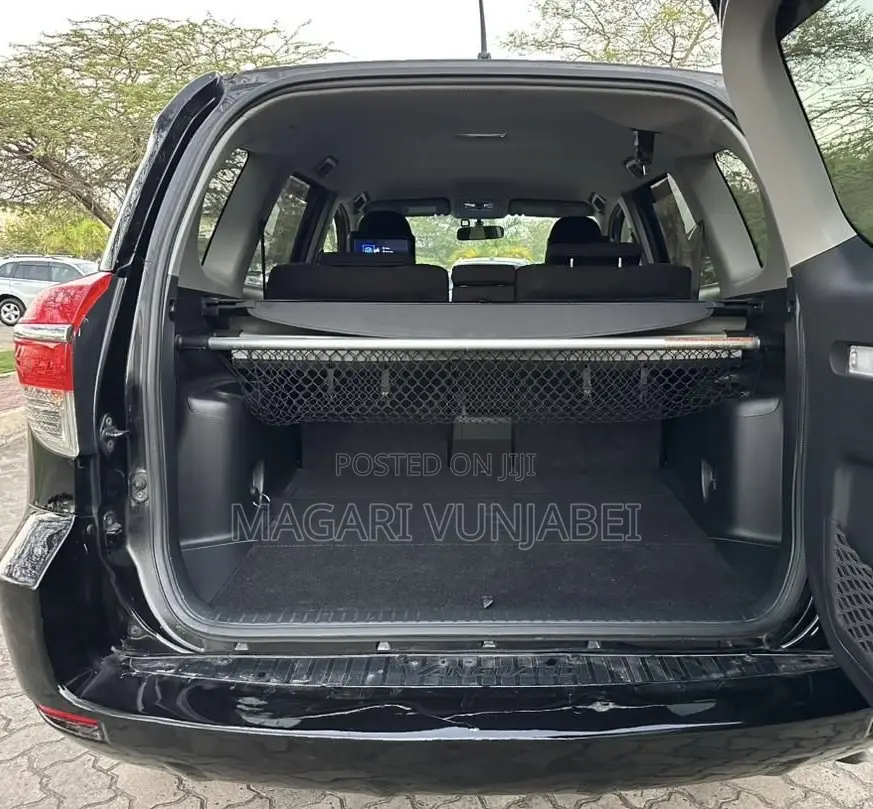 Toyota Vanguard 2012 Black