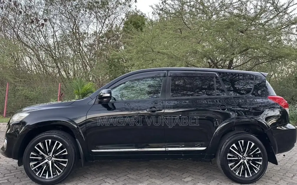 Toyota Vanguard 2012 Black