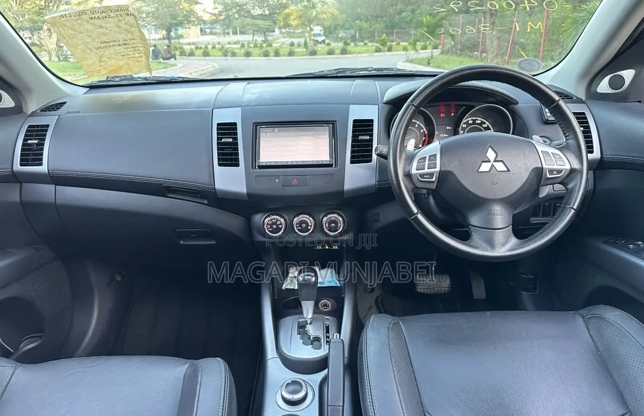 Mitsubishi Outlander 2012 Black