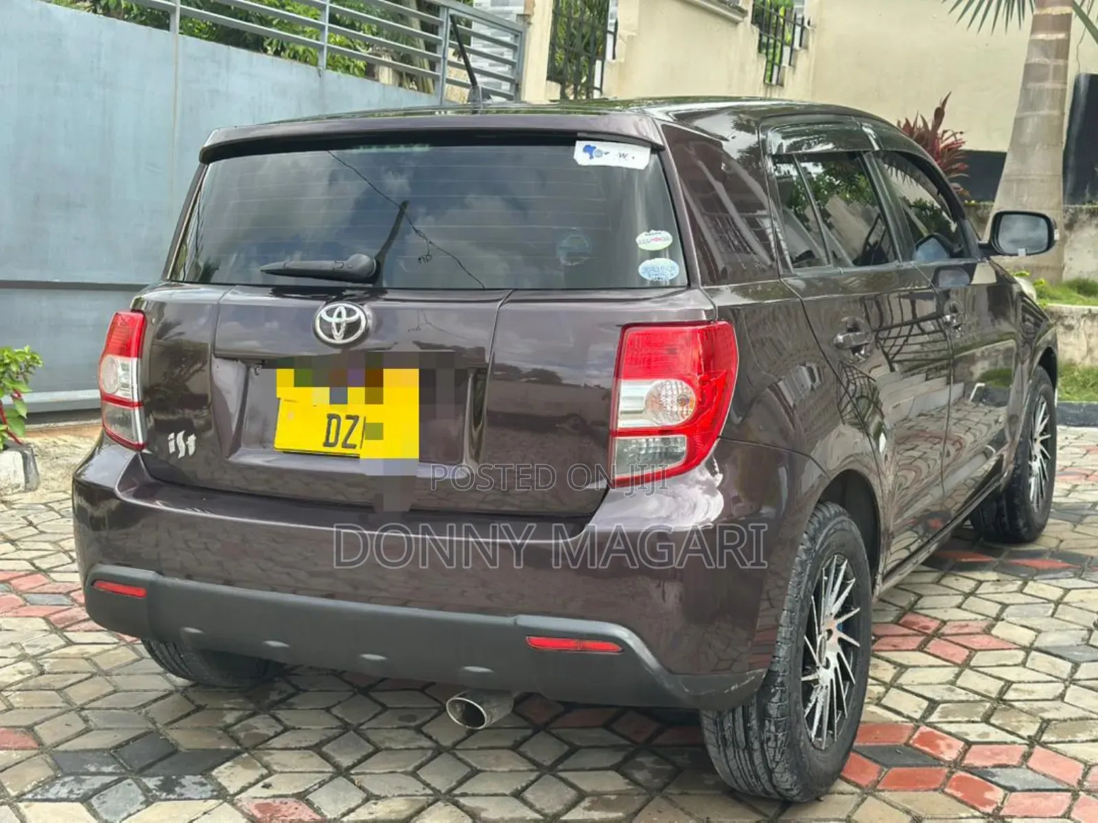Toyota IST 2010 Maroon