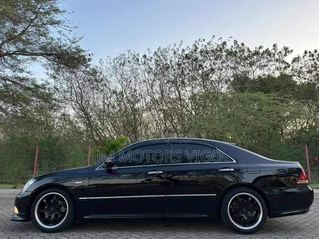 Toyota Crown 2006 Black
