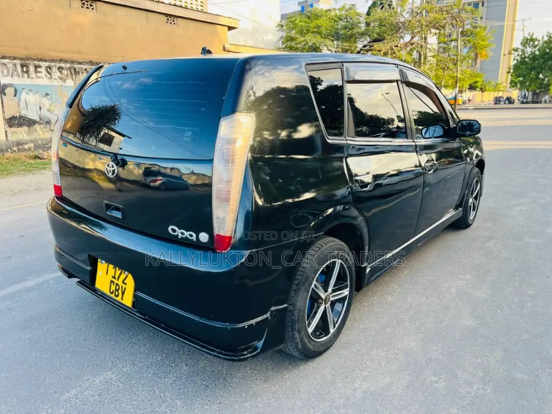 Toyota Opa 2004 Black