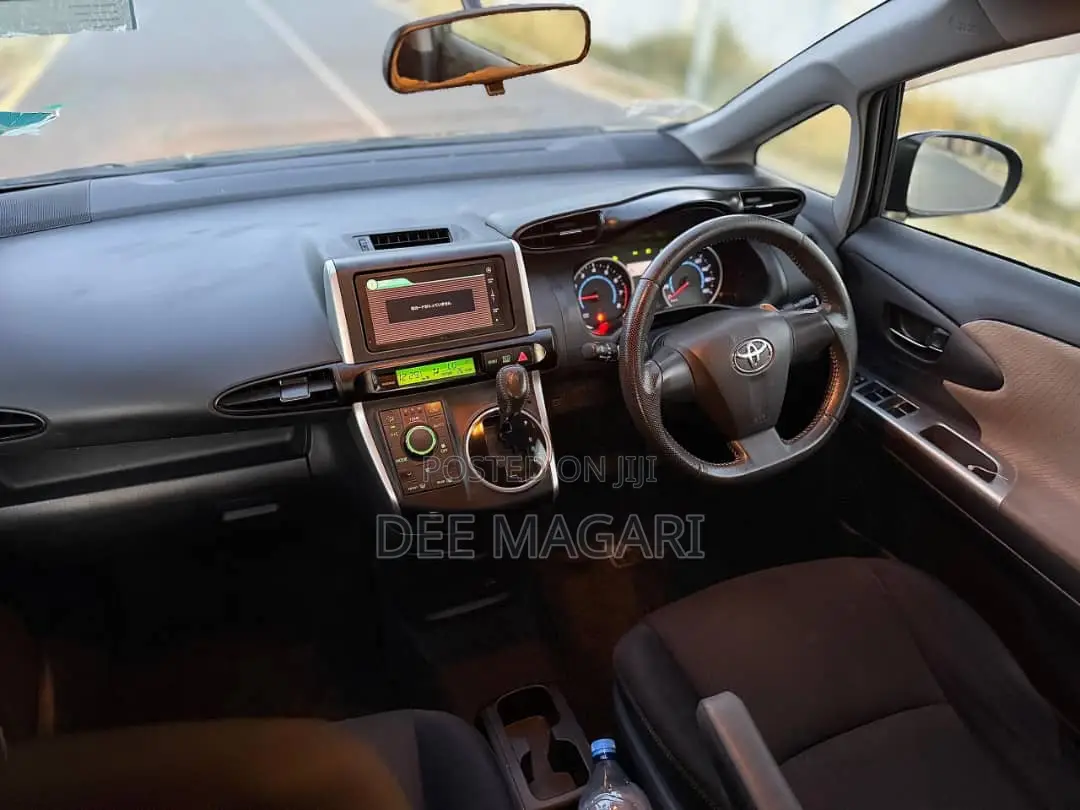 Toyota Wish 2018 Black