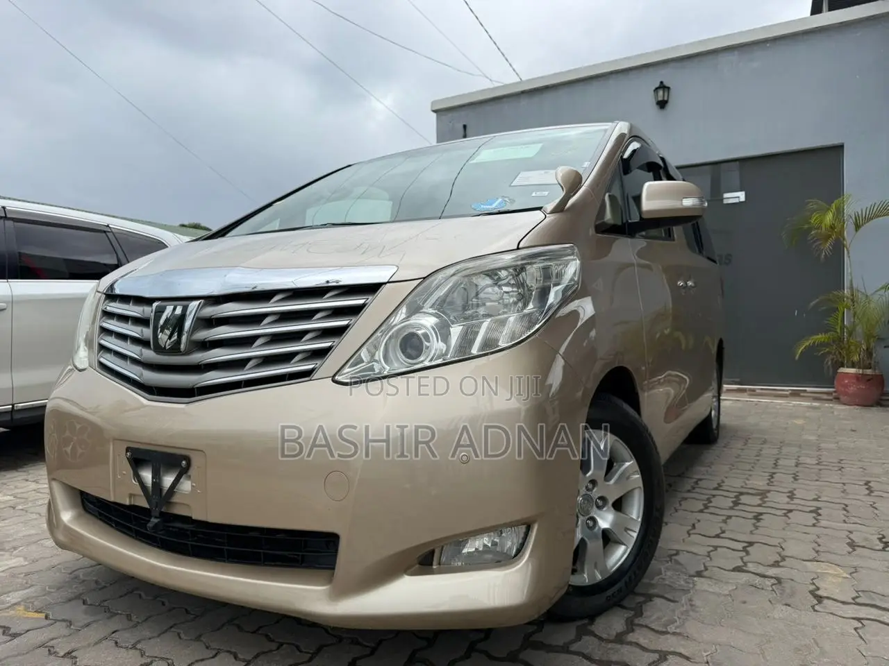 Toyota Alphard 2.4 Petrol FWD 2011 Gold