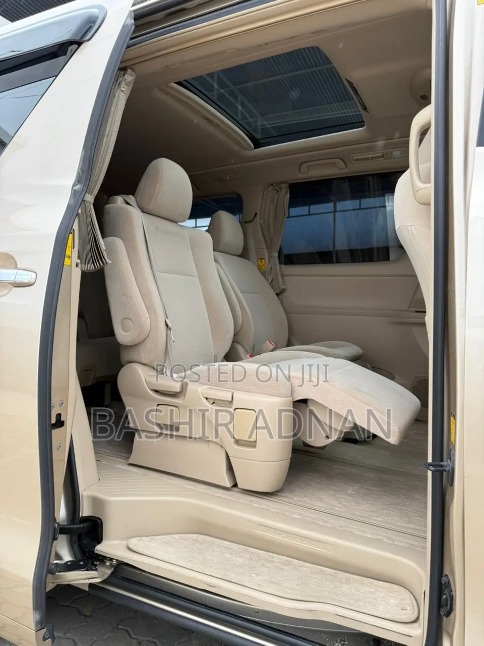 Toyota Alphard 2.4 Petrol FWD 2011 Gold