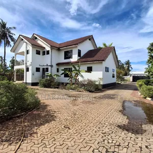 5bdrm Block of Flats in Mchakama Real Estate, Kunduchi for sale