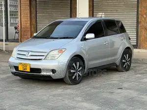 Toyota IST 2004 Silver