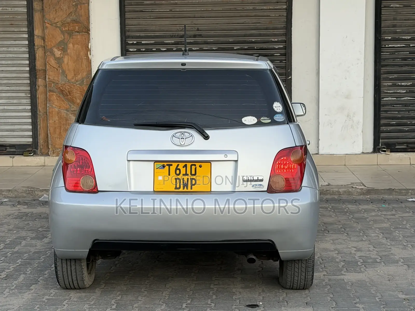 Toyota IST 2004 Silver