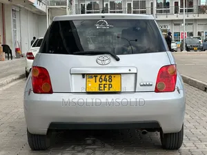 Toyota IST 2003 Silver